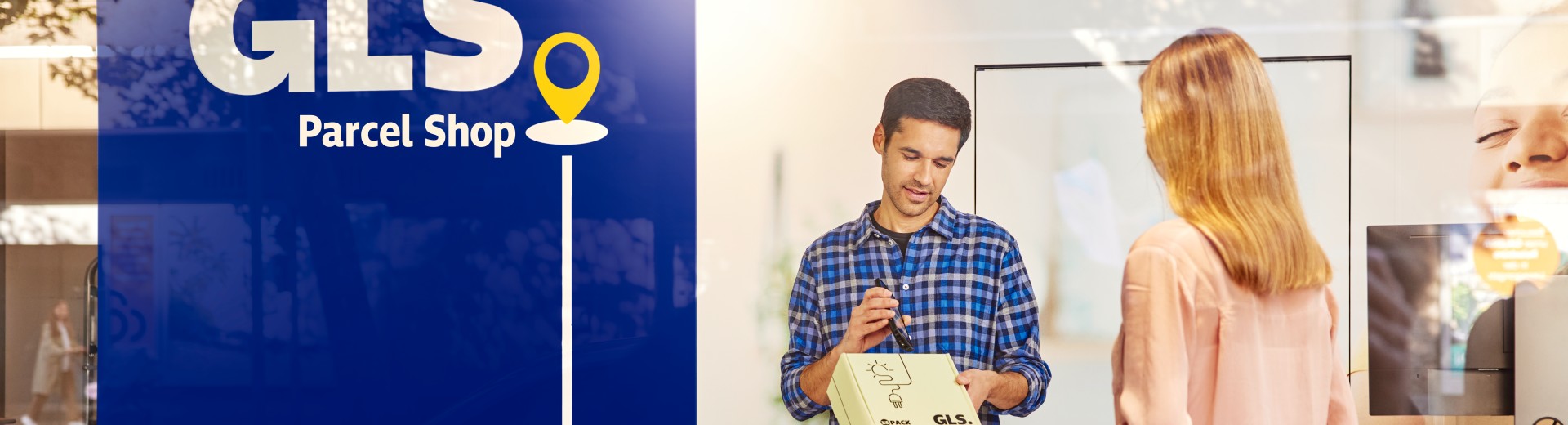 PaketShop-Partner beim Scannen