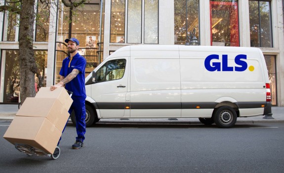  Delivery man van city GLS logo