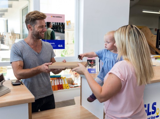 Csomagfeladás a GLS CsomagPontokban.