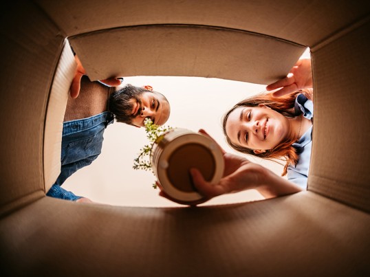 clienti preparano il pacco