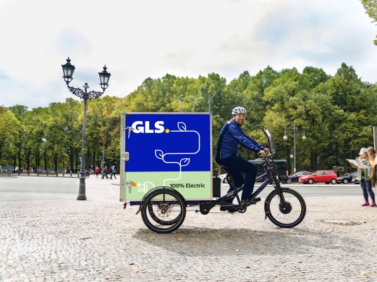 Destinatar GLS primeste colet prin FlexDeliveryService