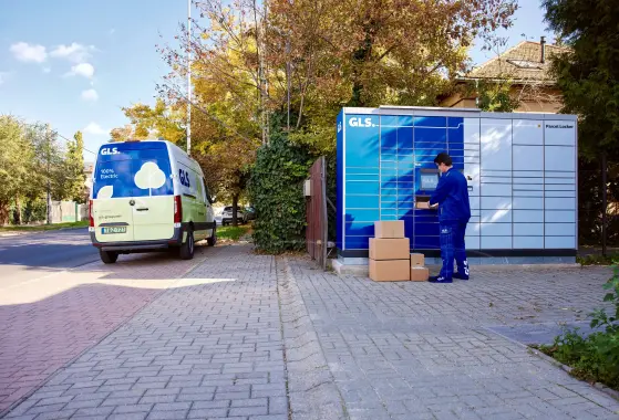 curier GLS și mașină de livrare lângă GLS Locker 