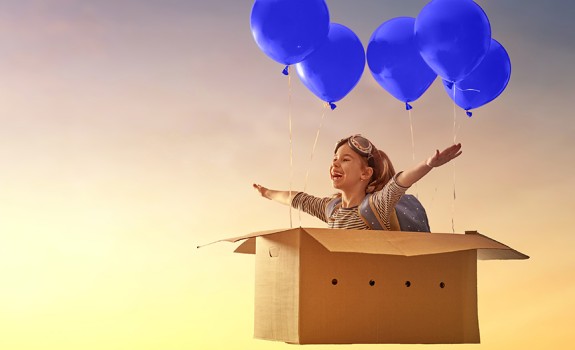 Različne osebe, ki imajo za poslati paket