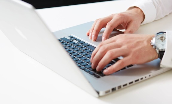 Moški tipka na prenosnik