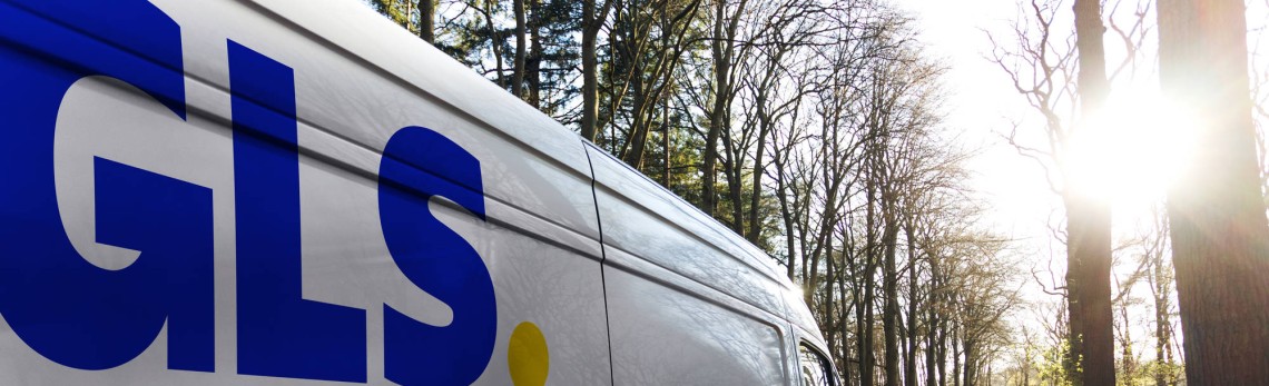 GLS dodávka v lese s iniciatívou Climate protect